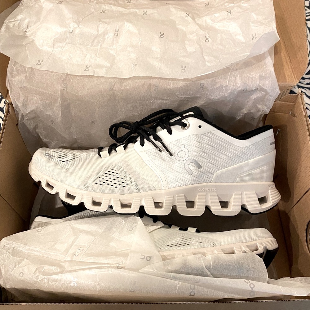 ON Cloud X Womens Size 10